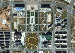 Illustration for article titled China's brand-new abandoned cities could be dystopian movie sets